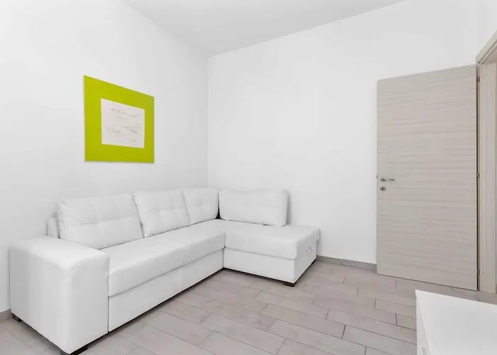 - Parking And Free Wifi شقة ميلان