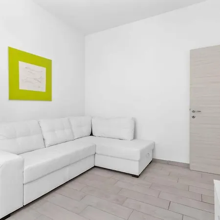 - Parking And Free Wifi Appartement Milan